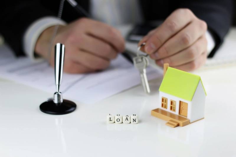 House Agents hands a contract loan mortgage